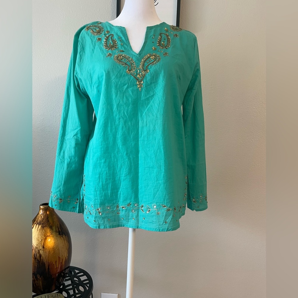 ZERO ZERO..LIGHT INDIA COTTON blouse with Gold embezzel - sz MED